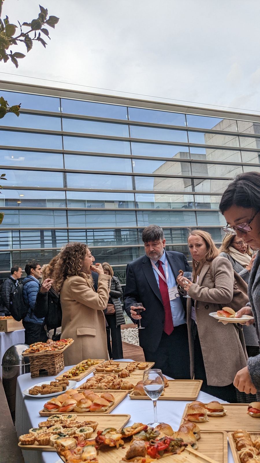 Networking en un evento corporativo organizado por Eye Events